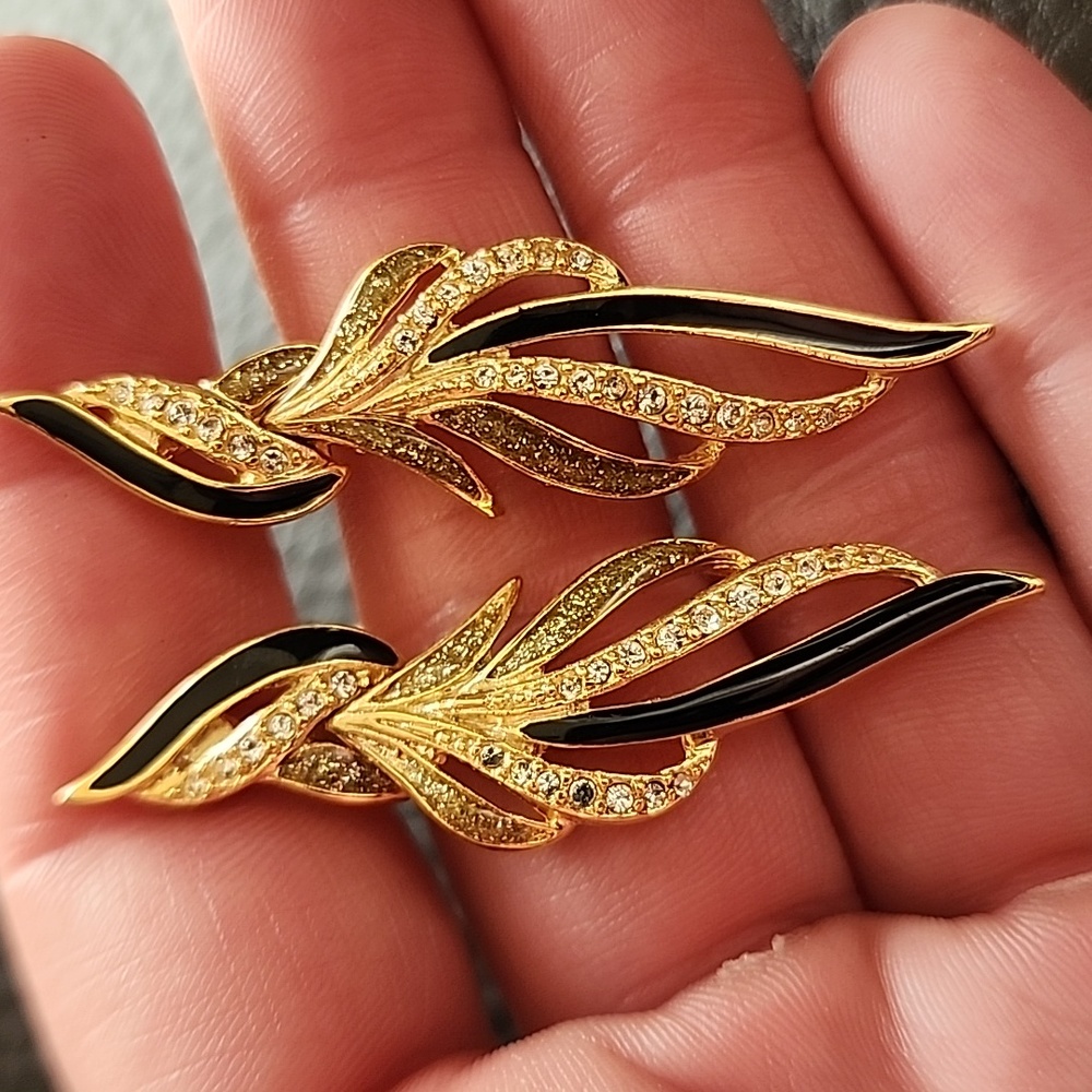 VTG clip on earrings